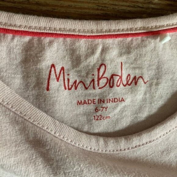 Mini Boden Strawberry tee pink 6-7 VGUC - Picture 3 of 5